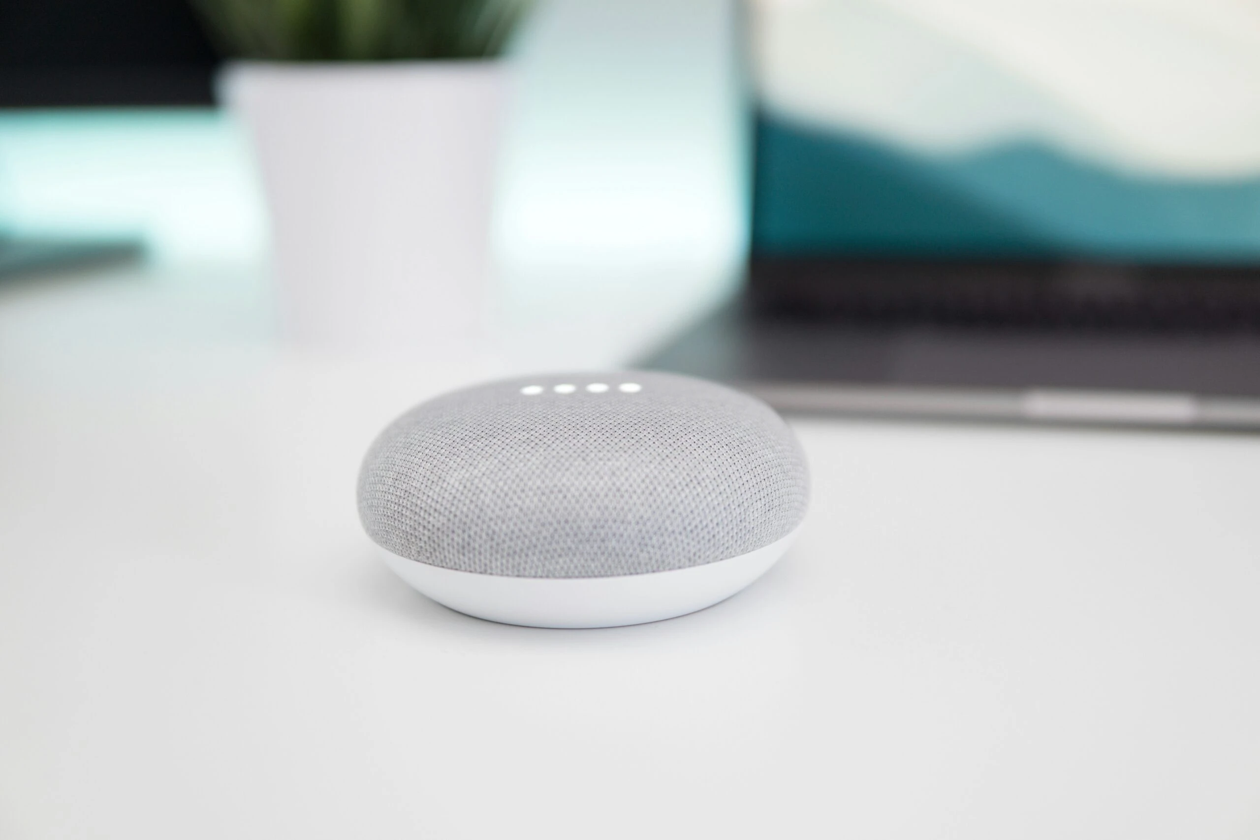 Google Home Mini, dispositivo para experiencia de usuario por voz.